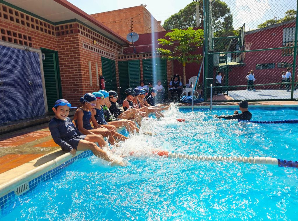 Natación es divertida, pero muy útil